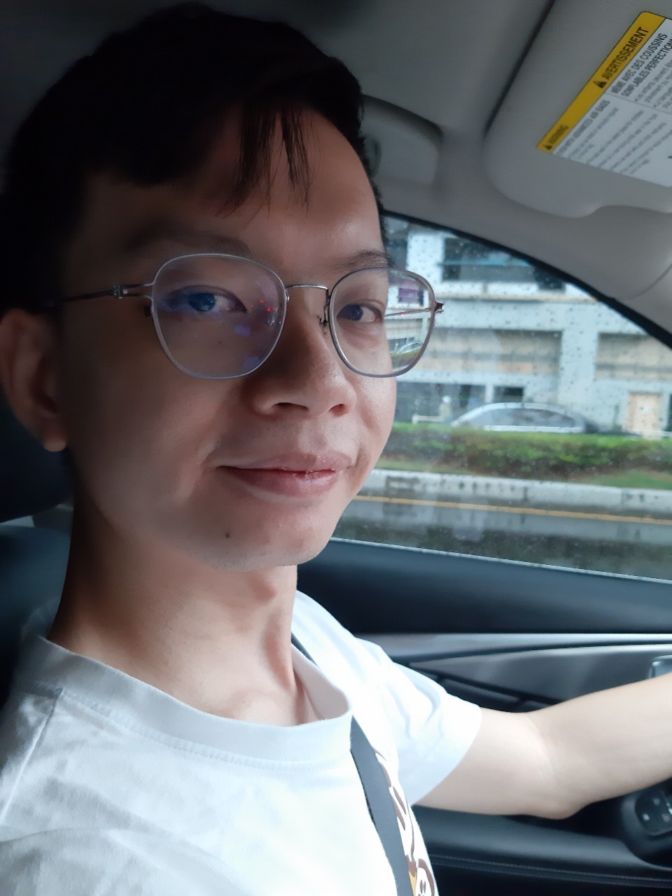 與小均還有香蕉.香蕉女友小林一起吃火鍋，玩湯姆熊，採買，調眼鏡，吃麥當勞，炒嫩蛋吃