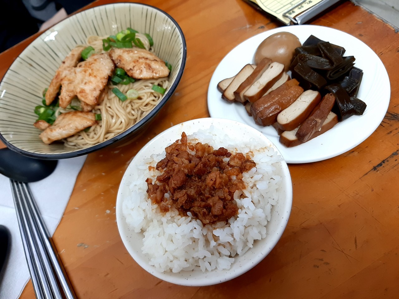 與小均煮火鍋，新莊宜品吃吃，想買什麼不是沒開就是賣光