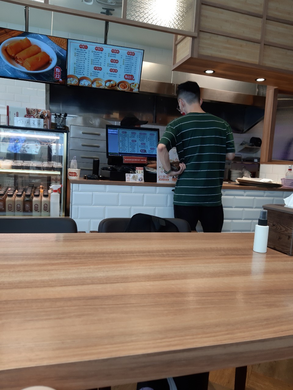 與小均逛泰山圖書館，吃點22港式，做提貨券卡片，設定網路郵局，買蘭州吃，討論未來