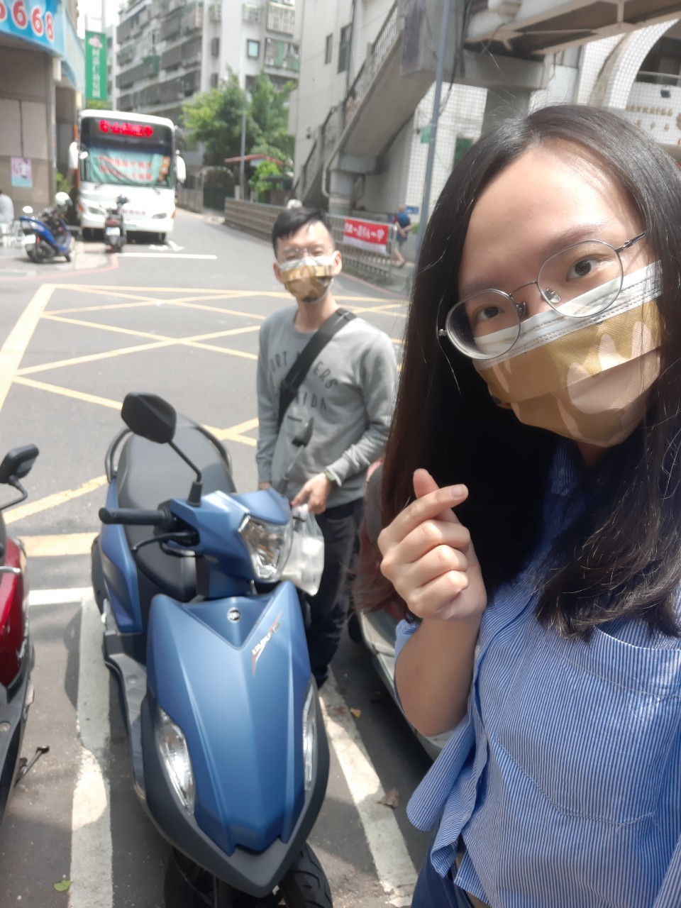 與小均中餐約會吃地平線1號，全聯採買，吃脆皮烤饅頭