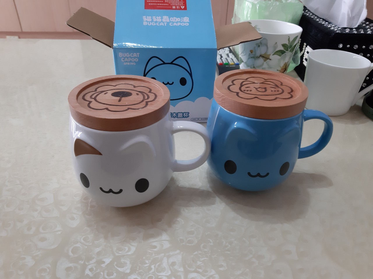 中午偷溜與小均約會，吃火鍋，開箱咖波杯子，休息養精蓄銳，吃冰棒，煮豬肉麵吃，金夫子