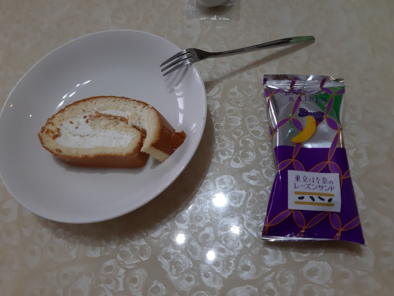 與小均上班日約會，初體驗車庫，吃必勝客披薩，遠端陪看影片，外送吃麗媽，開車送我回家