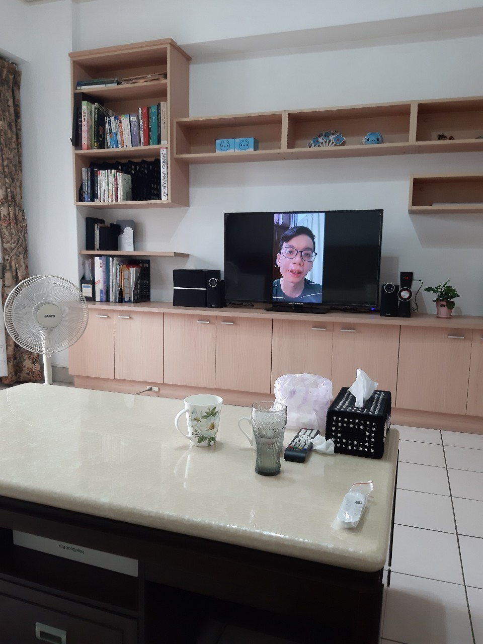 約會日，電視大螢幕聽故事，居髮廊剪頭髮，阿婆雞蛋糕，鐵板燒外送，小公主的一天