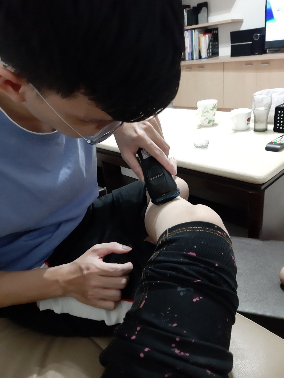 約會日，電視大螢幕聽故事，居髮廊剪頭髮，阿婆雞蛋糕，鐵板燒外送，小公主的一天