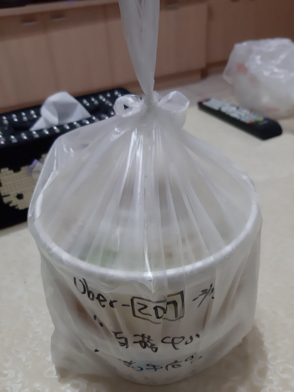 小均開車接送，買丹丹蔥油餅，點YZ pasta外送，找記憶洗衣球
