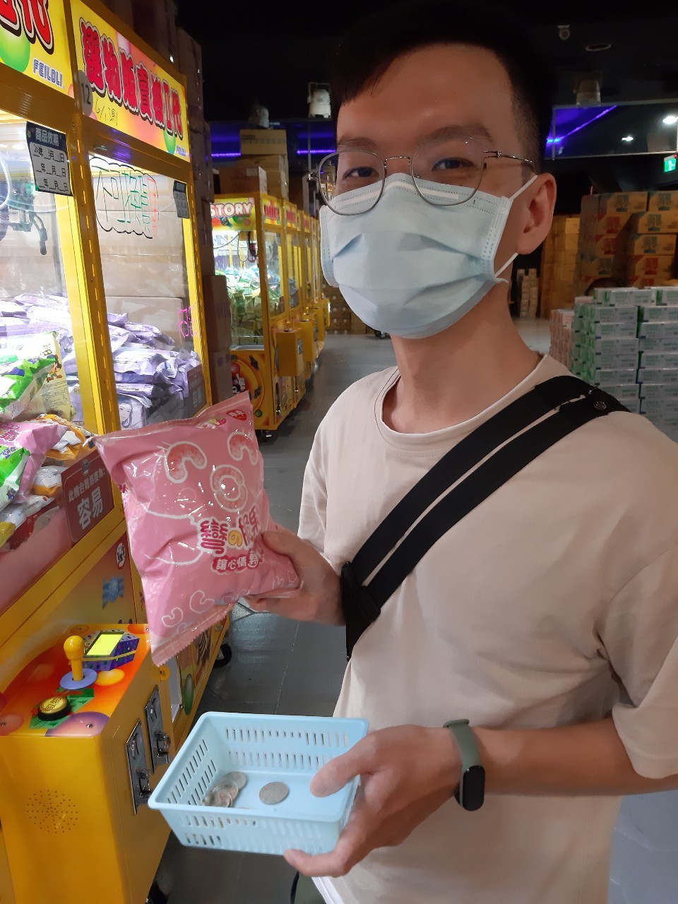 與小均逛easyshop，夾零食機，吃幸福鐵板燒，伊布扭蛋，連珍芋頭西米露