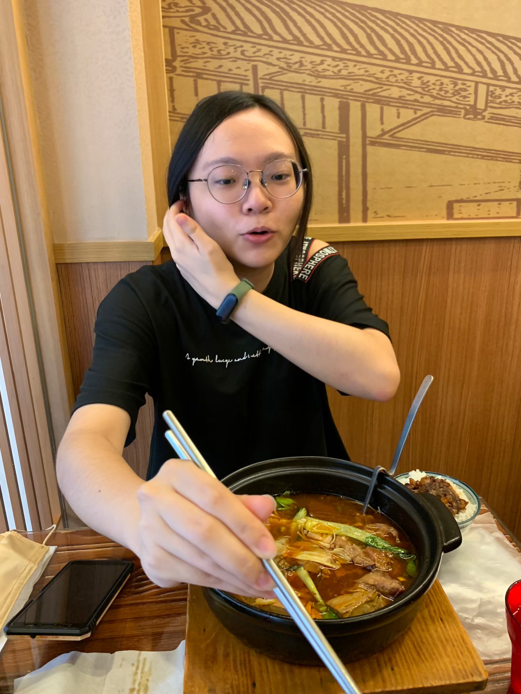 吃雲鼎阿二、再睡五分鐘、鞋全家福、丹丹蔥油餅、佳瑪晃晃、吃油飯、討論裝潢