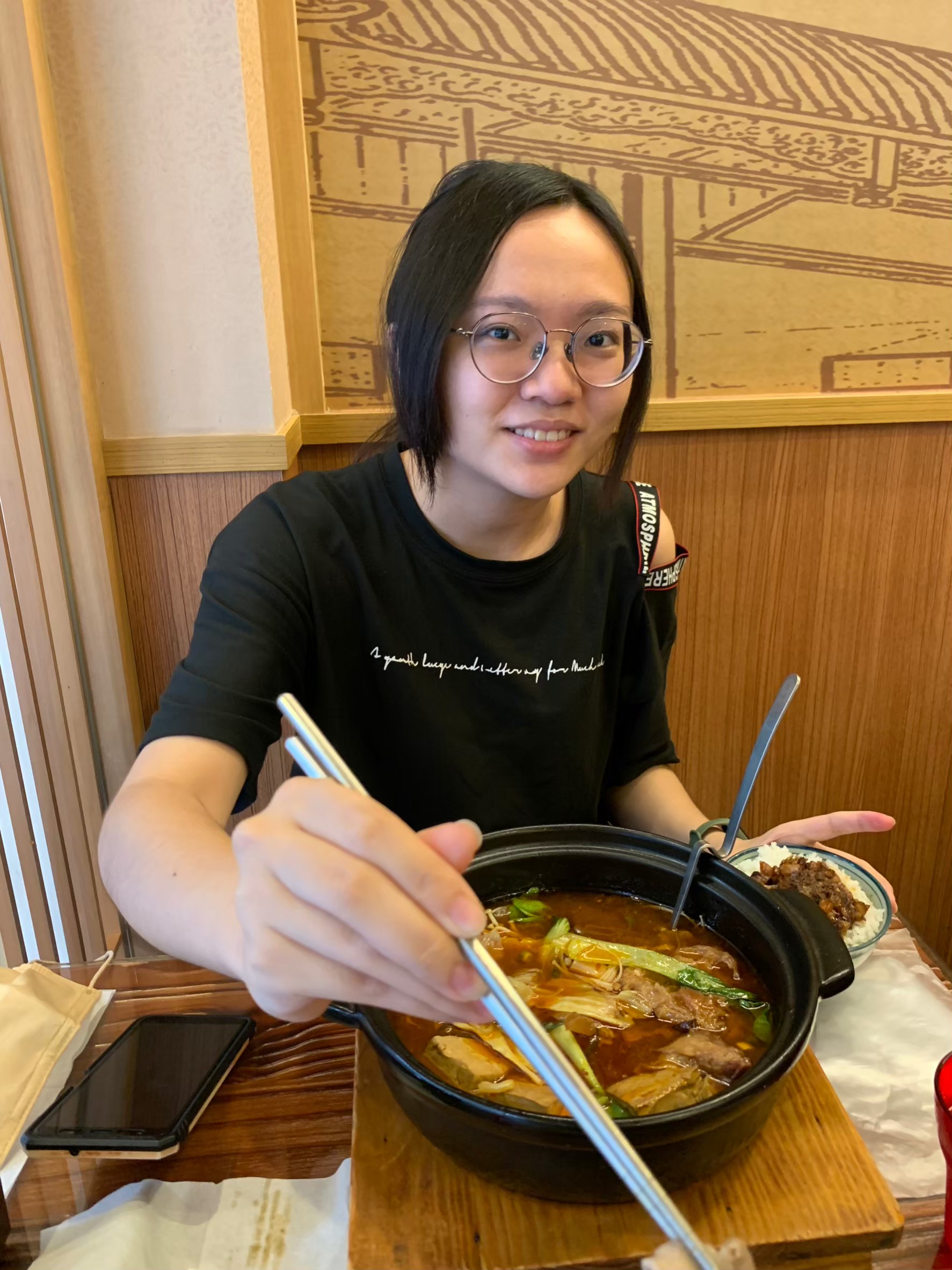 吃雲鼎阿二、再睡五分鐘、鞋全家福、丹丹蔥油餅、佳瑪晃晃、吃油飯、討論裝潢