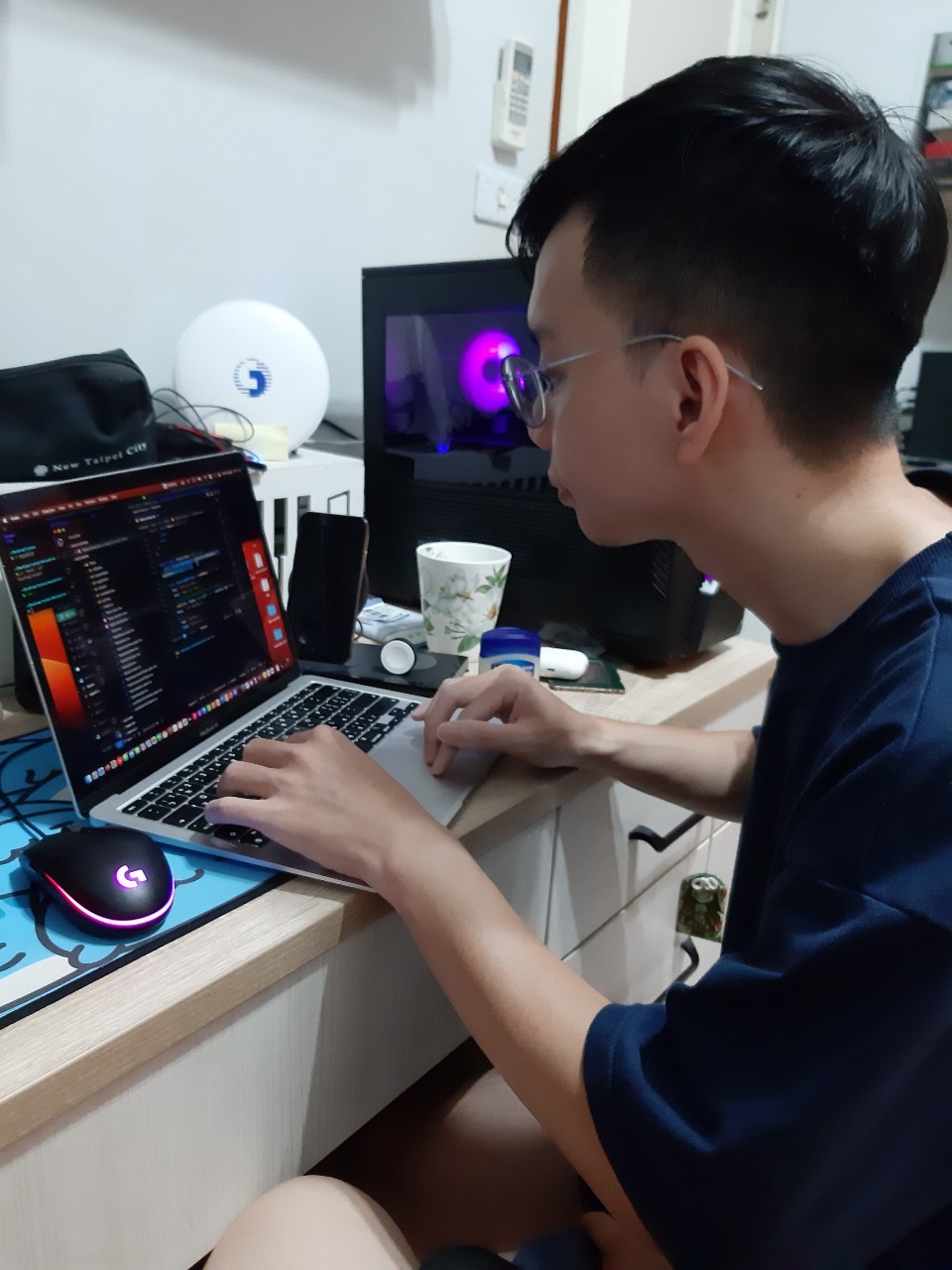 與小均吃麗媽，遠端線上摸頭靠著研習，炒菜，買南南