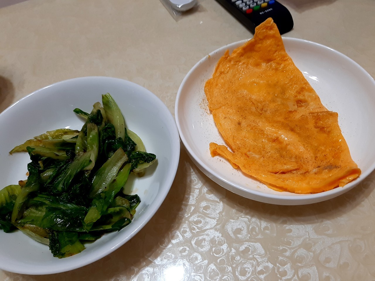 與小均吃麗媽，遠端線上摸頭靠著研習，炒菜，買南南