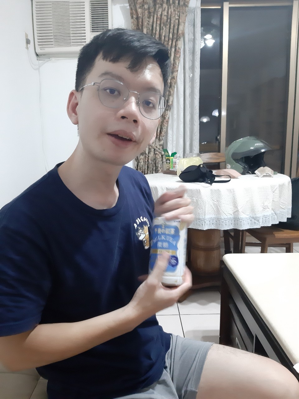 和香蕉與小林去宏匯吃豬排，玩湯姆熊，超市採買，小公主般照顧