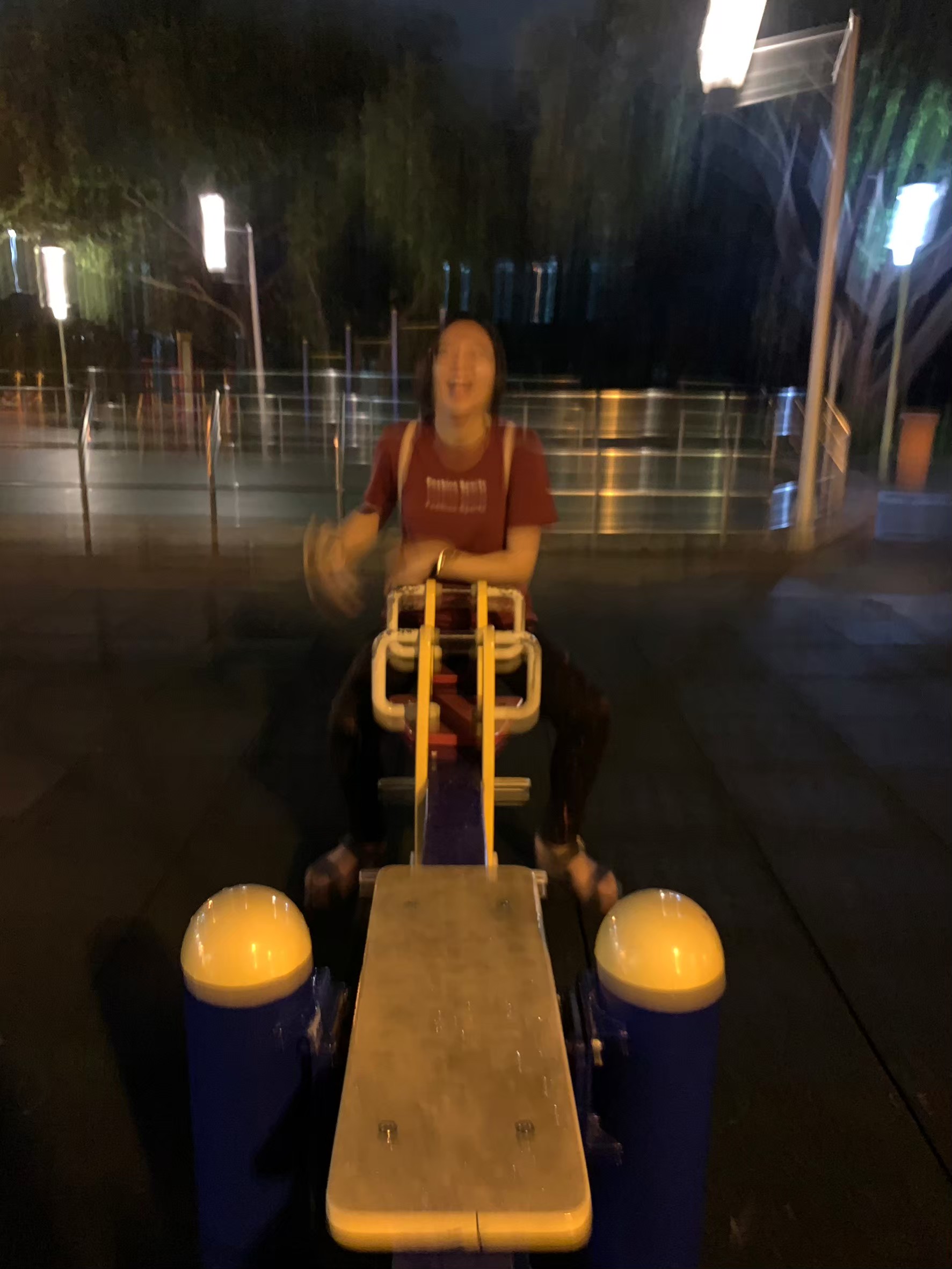 臨時去逛興仁吃晚餐，打香腸，夾零食，公園回憶散步