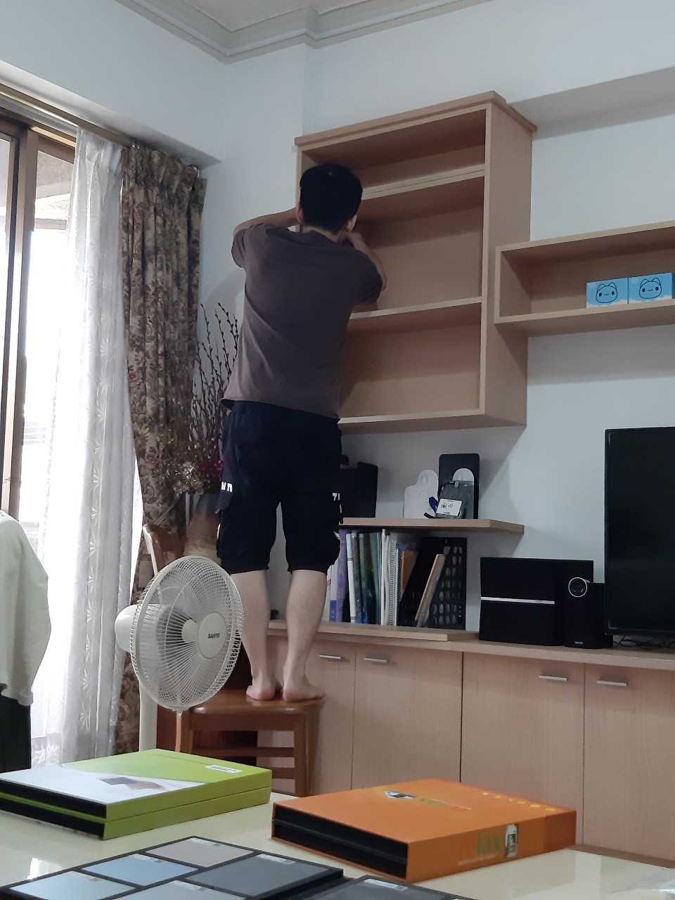 結業式與小均約會嗨翻，吃胖子食堂，討論展示櫃板材，KFC爆吃