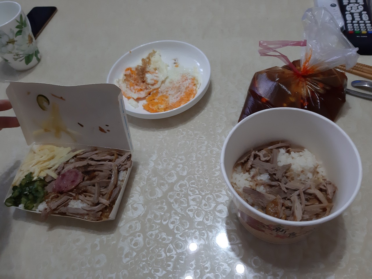 蛙寶村夾零食，吃麗媽，刷題，鴨香飯外送，買南