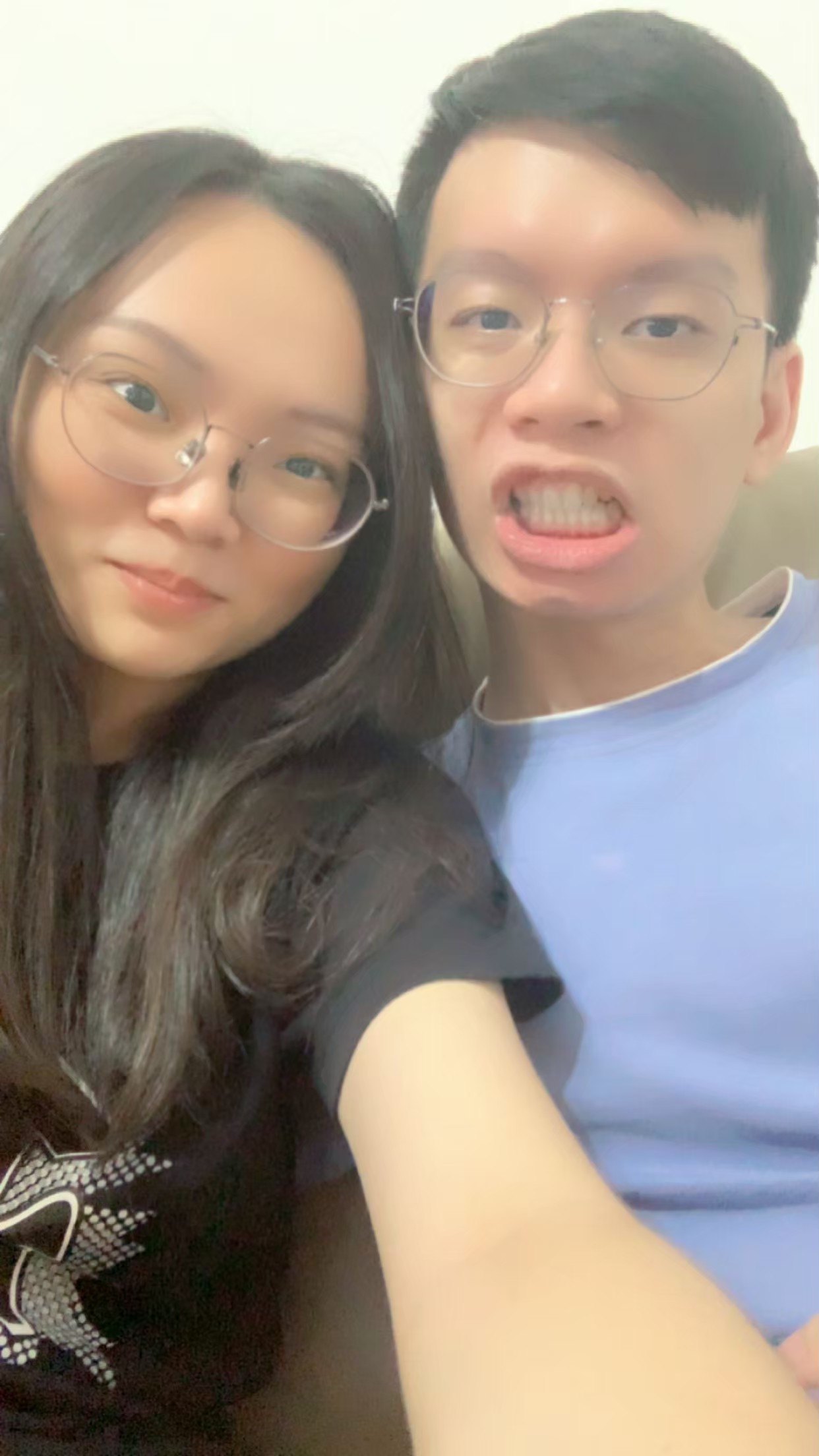 小均接考完代理的我，吃甘泉魚麵，玩搞笑相機，吃蛋捲耍廢，新莊國中報到，買綠豆沙回家