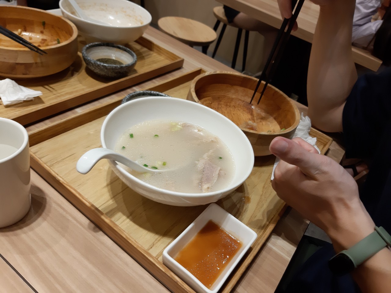 小均開車與香蕉小苓吃大師兄，逛XPARK，合點壽司超爽，漫渡，姑丈聚餐不要不要不要