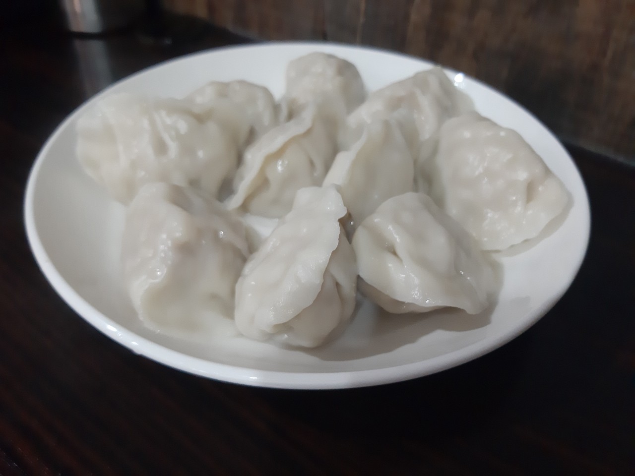 與小均吃王師父牛肉麵水餃，下午陪工作，情侶拖鞋，晚餐麵線小肉豆，東山鴨頭吃爆