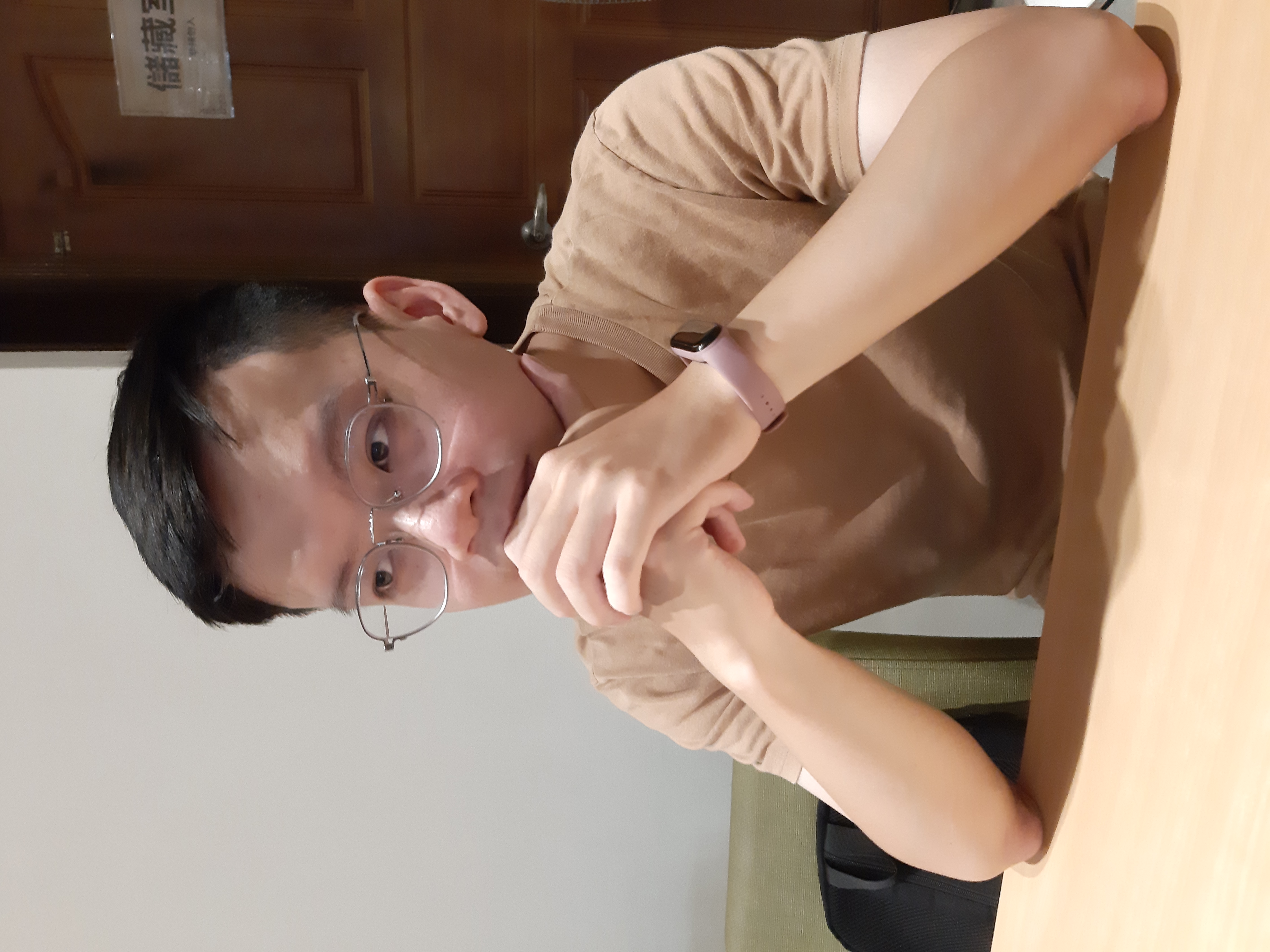 與小均吃美香早餐，跟學妹團密室逃脫，我跟學妹團買柯南逛三創，小均跟我家人吃豆品道