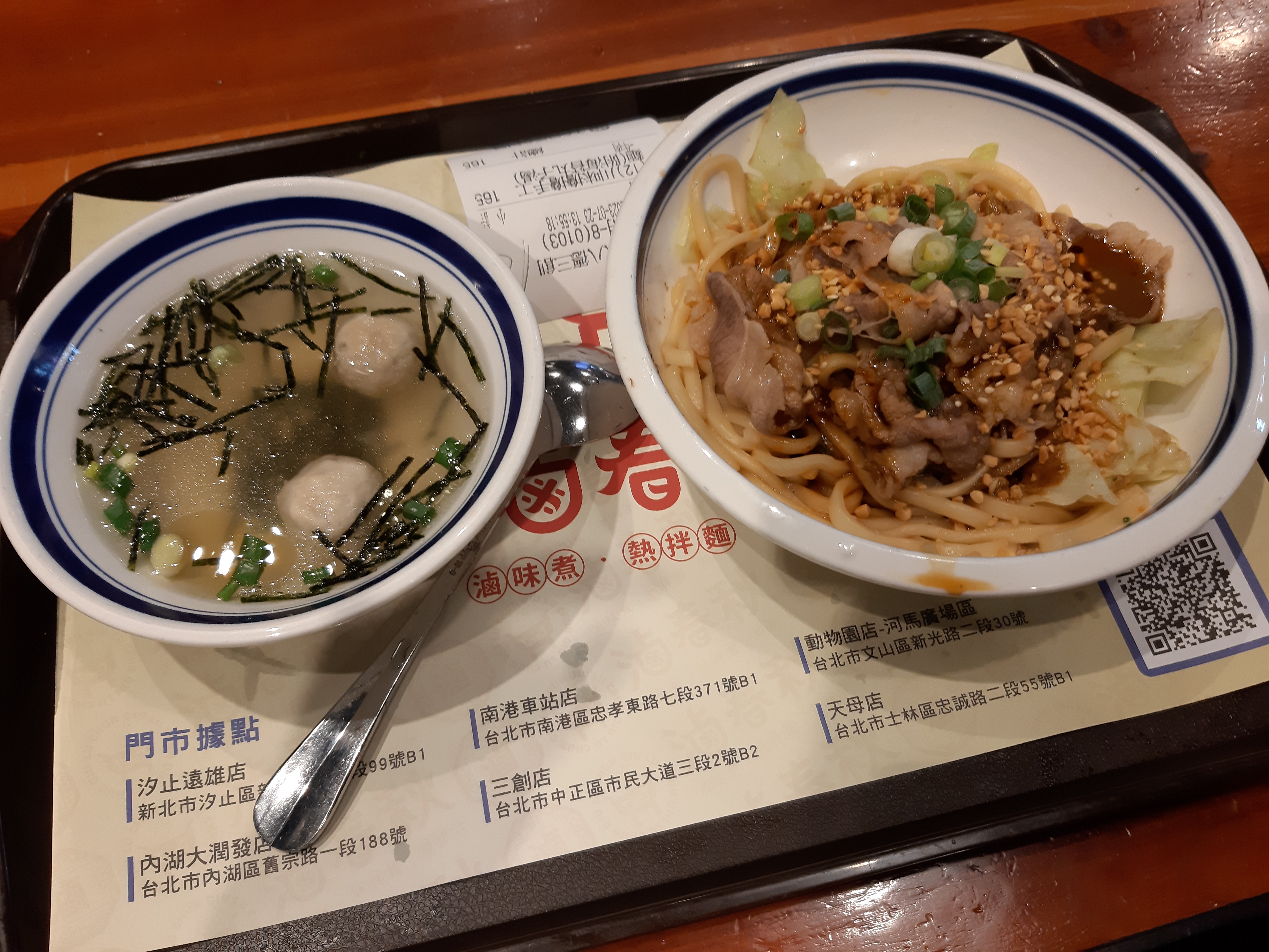 與小均吃美香早餐，跟學妹團密室逃脫，我跟學妹團買柯南逛三創，小均跟我家人吃豆品道