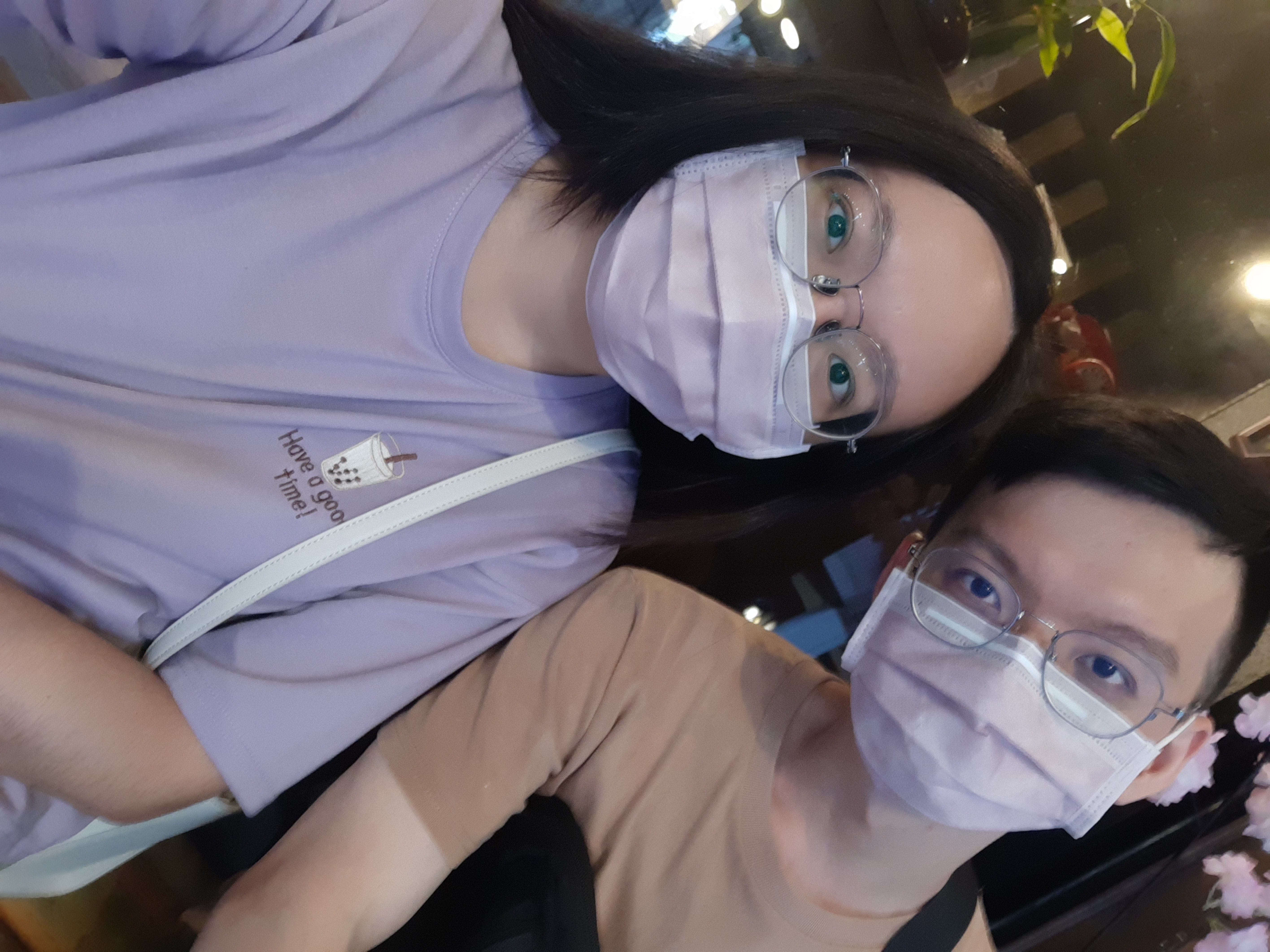 與小均吃美香早餐，跟學妹團密室逃脫，我跟學妹團買柯南逛三創，小均跟我家人吃豆品道