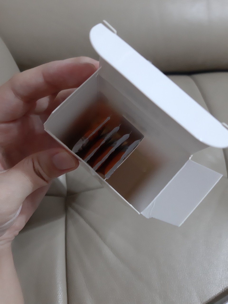 與小均買再睡五分鐘，丹丹蔥抓餅，逛康是美，點外送，煮牛肉麵