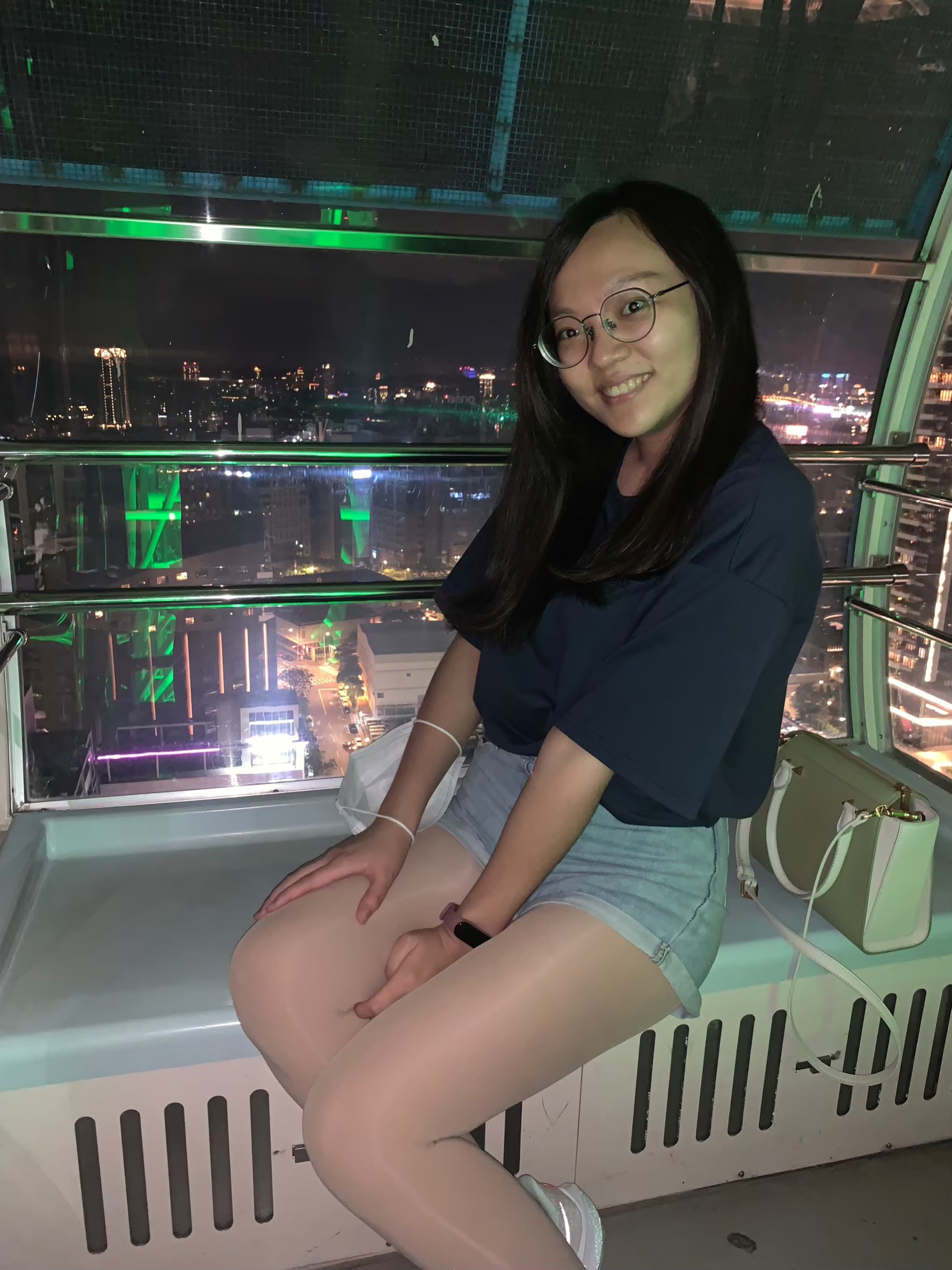 車上吃早午餐，逛故宮，吃金色三麥，美麗華搭摩天輪小均嚇爛，導航壞掉QQ