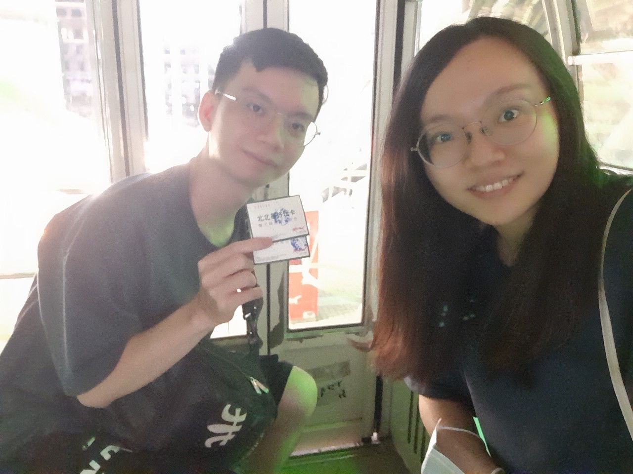 車上吃早午餐，逛故宮，吃金色三麥，美麗華搭摩天輪小均嚇爛，導航壞掉QQ