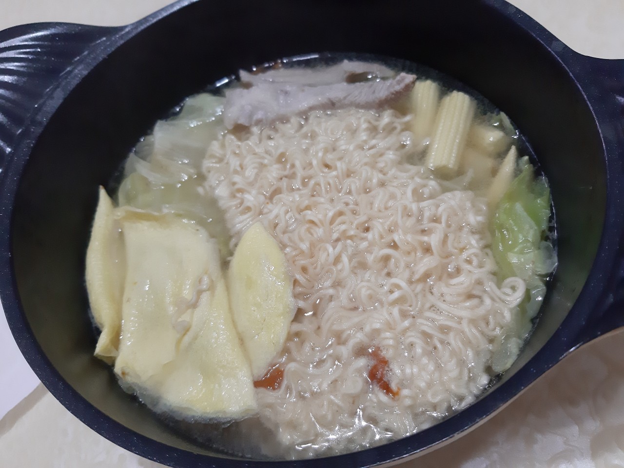 小均陪我看診，吃早自己，點生鮮外送，煮火鍋，開車車送我回家