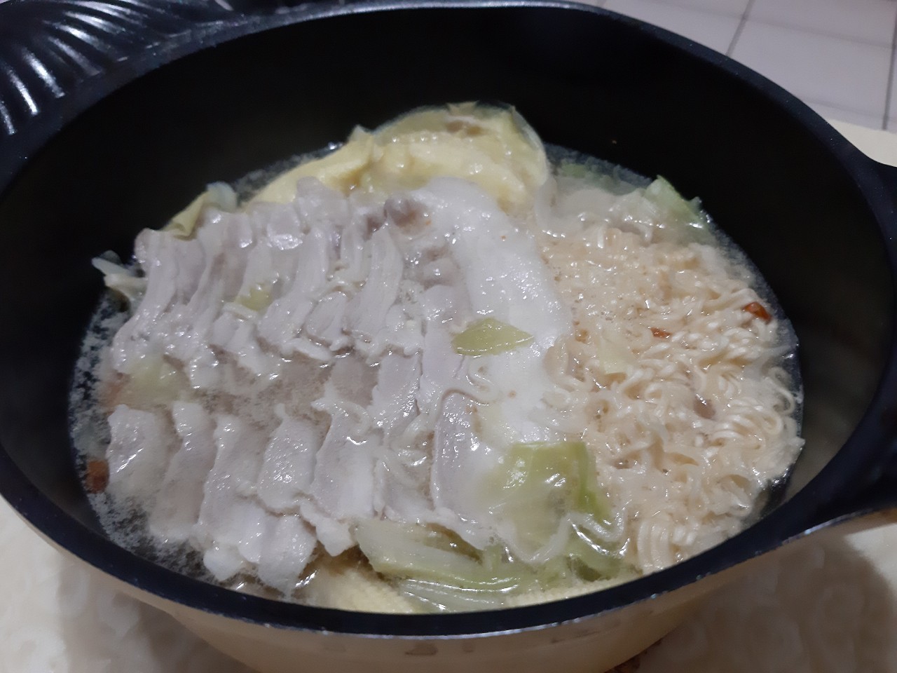 小均陪我看診，吃早自己，點生鮮外送，煮火鍋，開車車送我回家