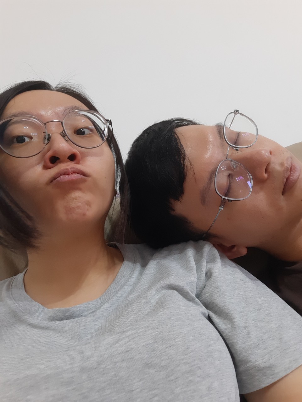 小均上班偷懶陪我，小整理，小均服務周到的烤雞塊，胖子食堂，燦坤莫名辦卡