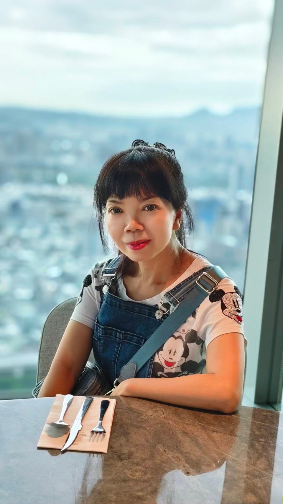 與小均吃早自己，燙襯衫，搭便車，小均爸父親節聚餐吃mega50，開車送我回家