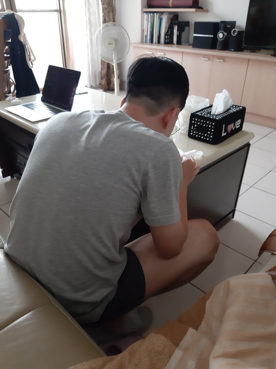 小均陪我剪頭髮，當小公主跟小李子，吃爆炸蛋蔥抓餅，吃好鴨宵夜