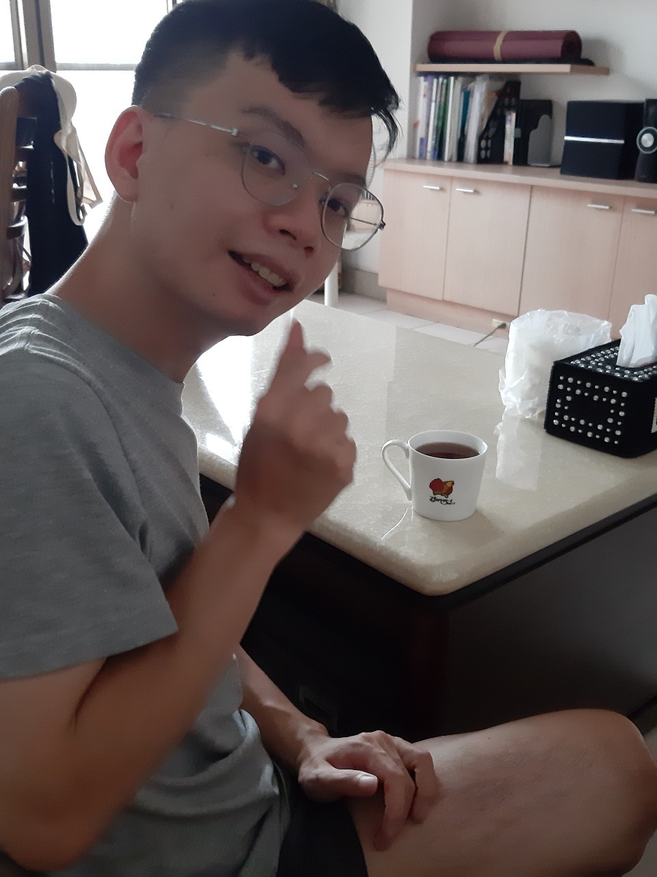 小均陪我剪頭髮，當小公主跟小李子，吃爆炸蛋蔥抓餅，吃好鴨宵夜