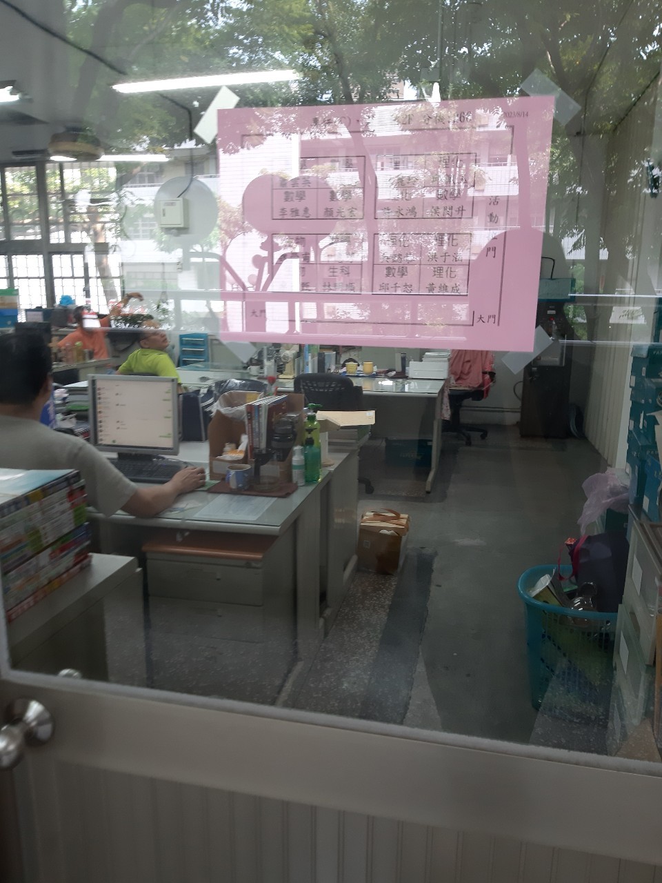 小均載我搬東西去學校，一起煮麵吃，買宵夜回家