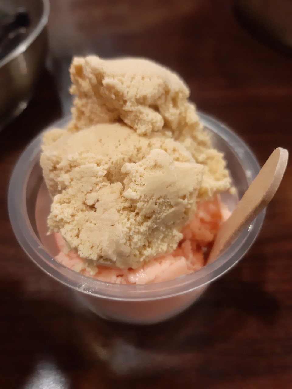 小均開車接我，達美樂吃爆看電影零號追殺，內用麗媽，全家全聯燦坤刷卡刷刷