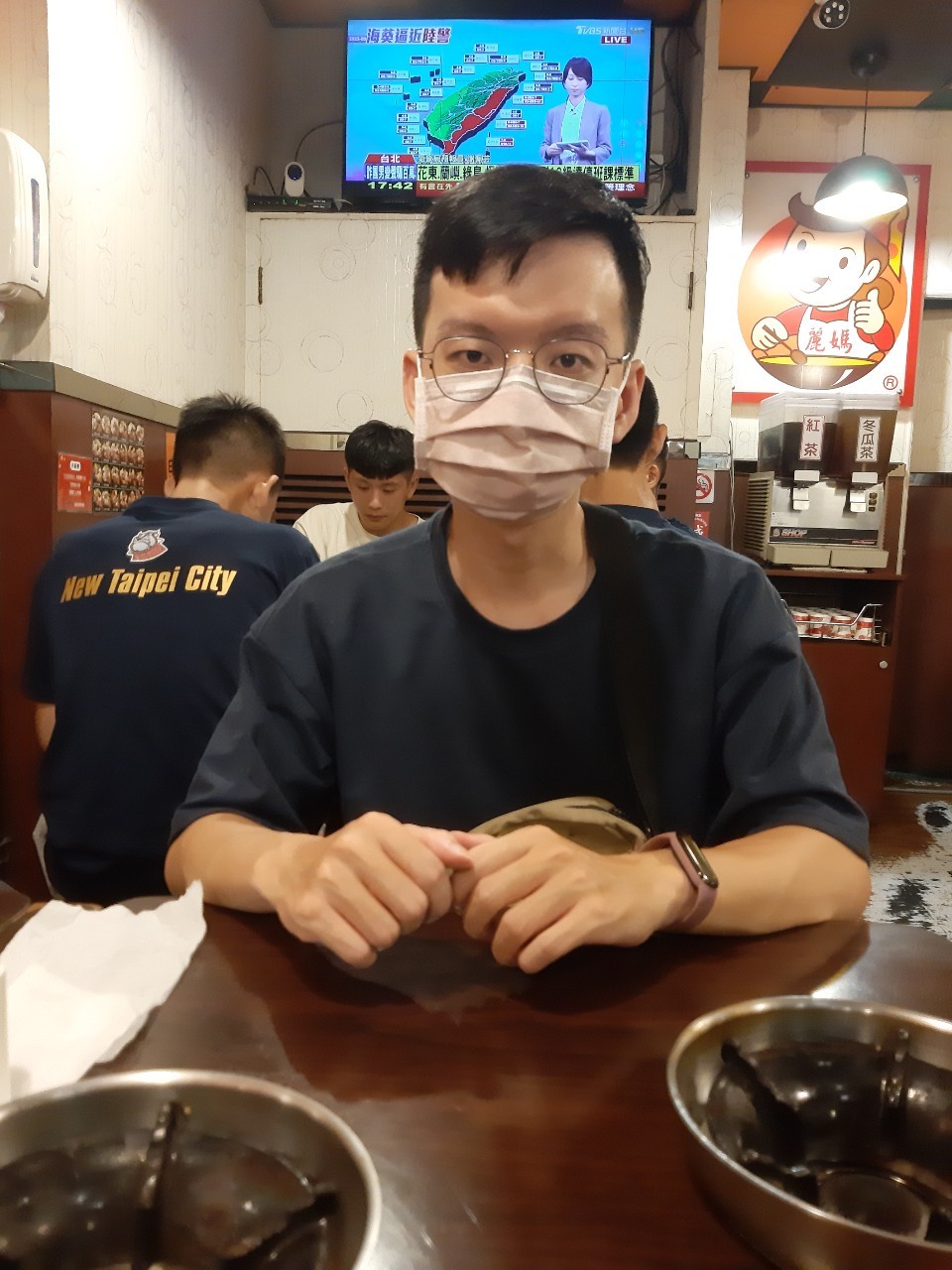 小均開車接我，達美樂吃爆看電影零號追殺，內用麗媽，全家全聯燦坤刷卡刷刷