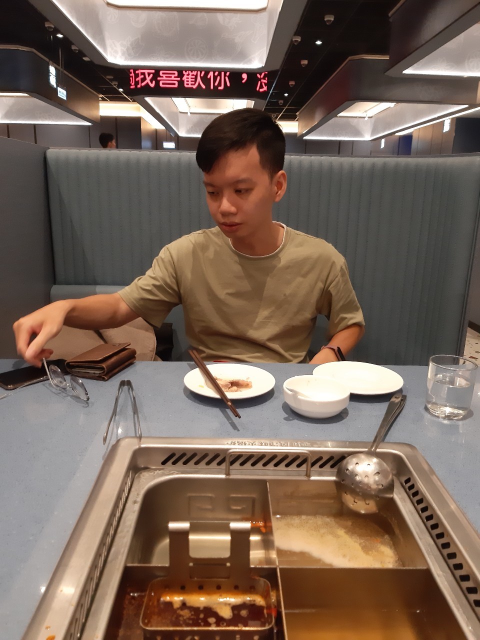 小均貼心開車接送，首嚐宏匯海底撈拿到禮物，逛逛宏匯