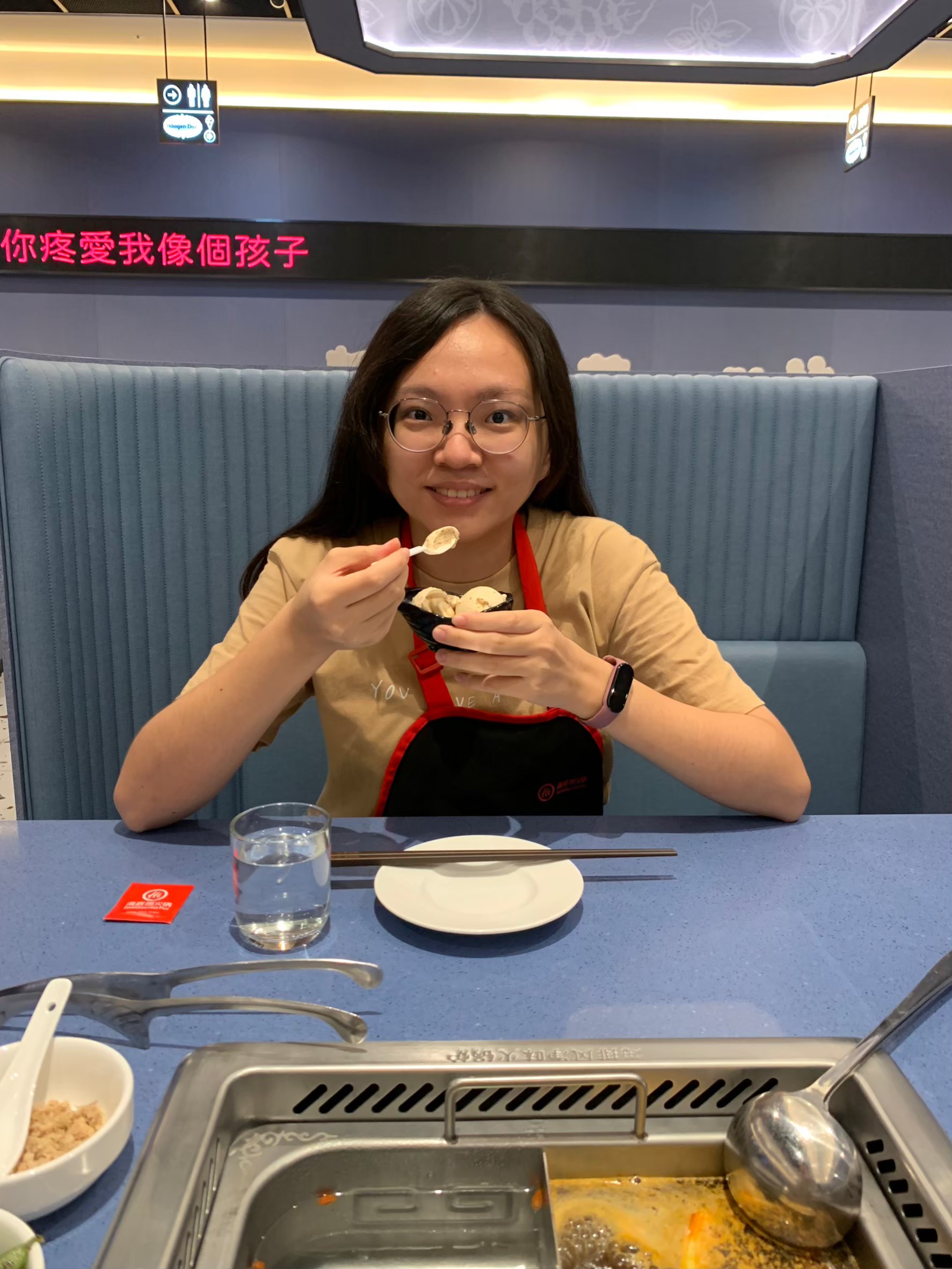 小均貼心開車接送，首嚐宏匯海底撈拿到禮物，逛逛宏匯