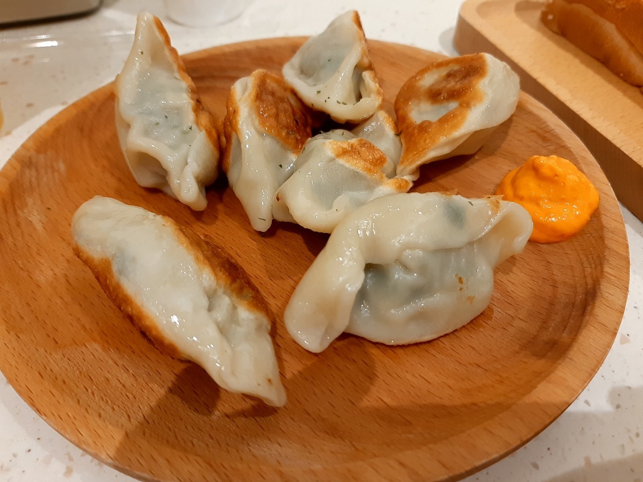 與小均吃饗聚，逛特力屋，傢俱買買買，享食吃爆，調眼鏡