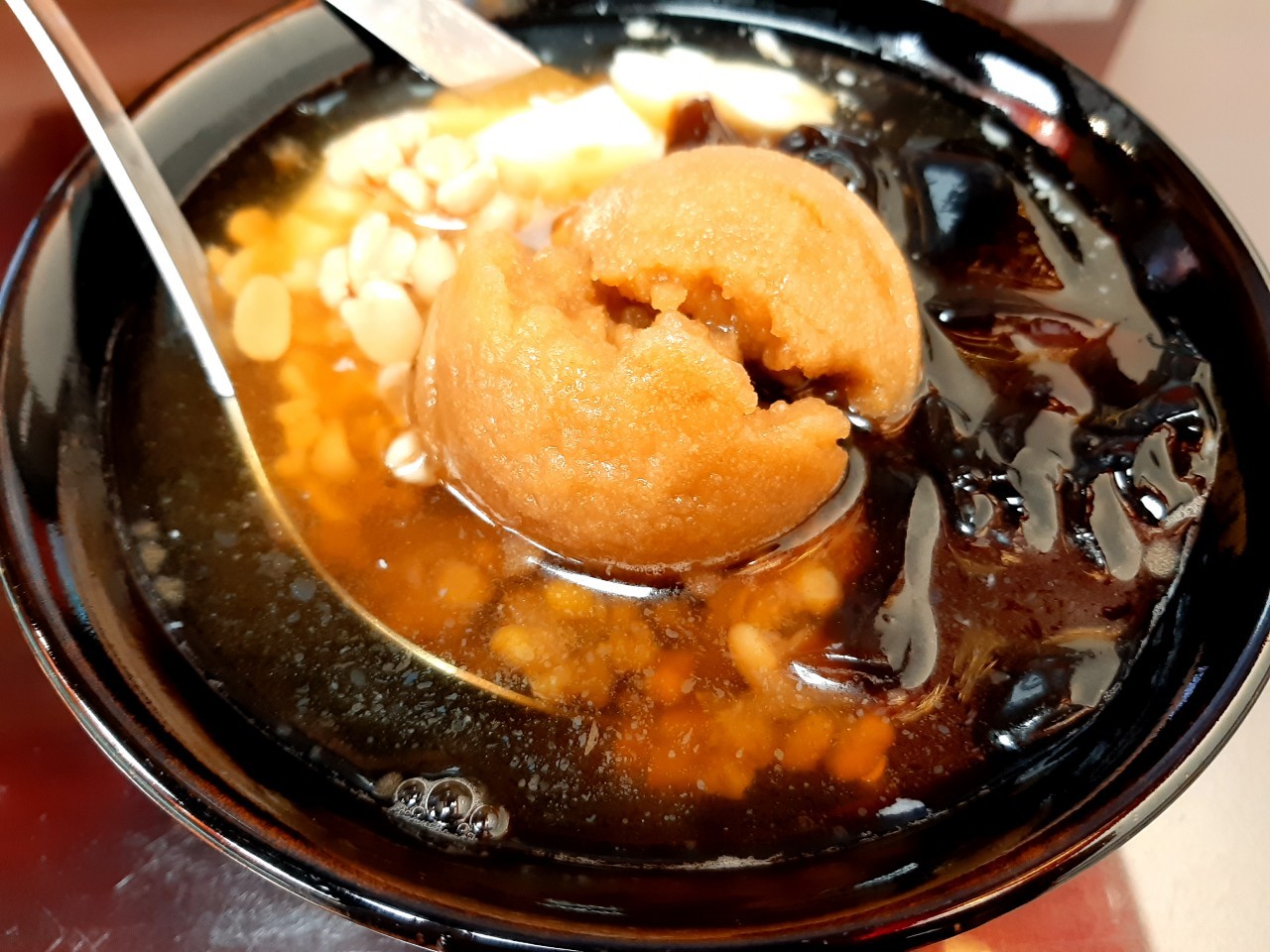 小均偷接小金魚下班，吃劉家豆花