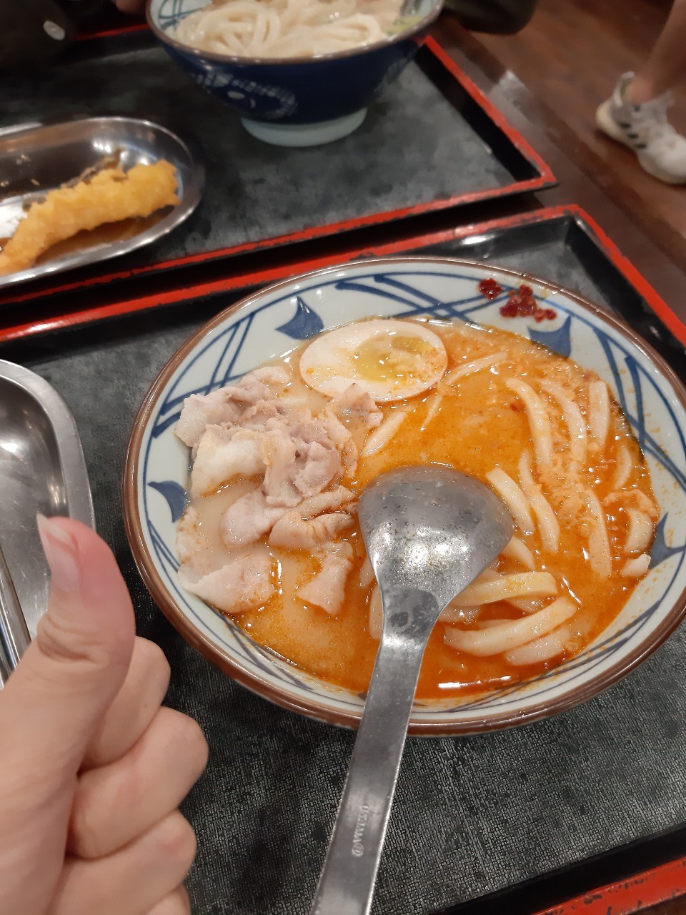 與小均吃牛排，整理廚房，買小廢包，吃讚岐烏龍，換燦坤會員禮