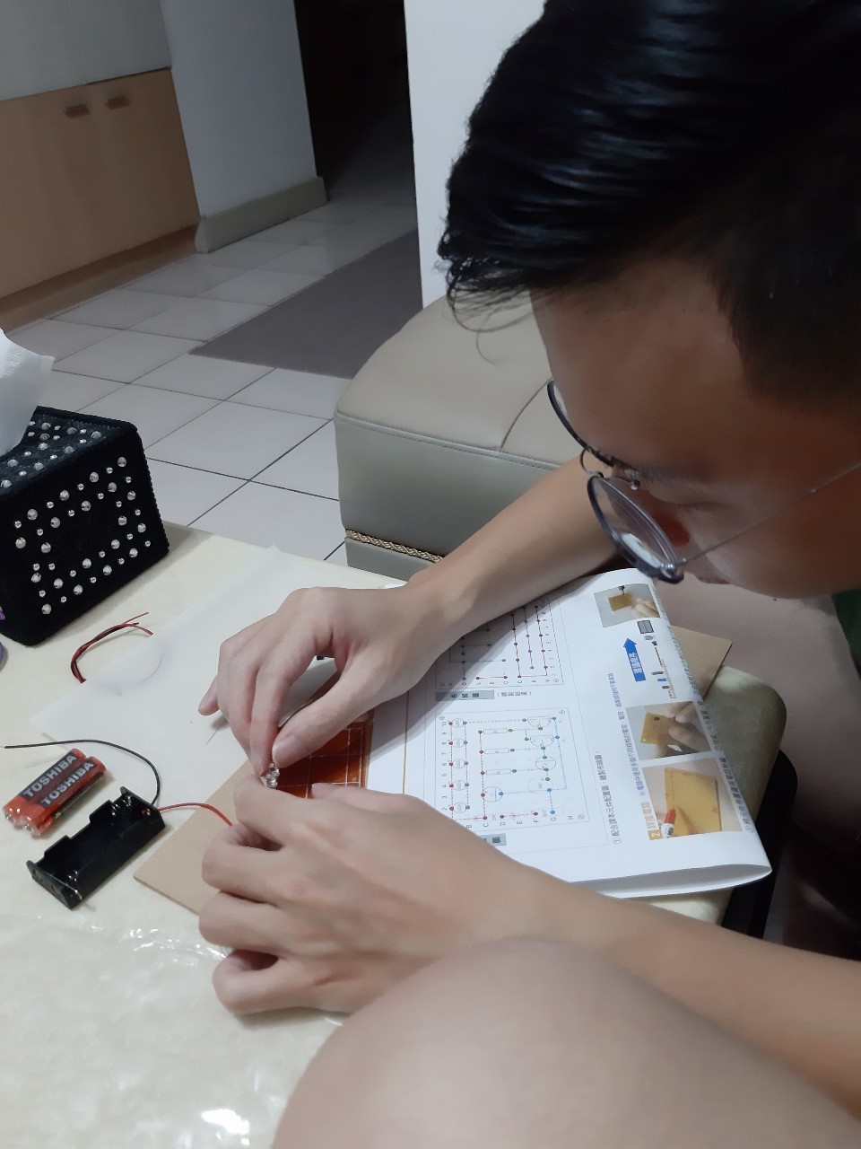 萬聖節搗蛋買糖果餅乾，整理冰箱，一起研究白痴電路板