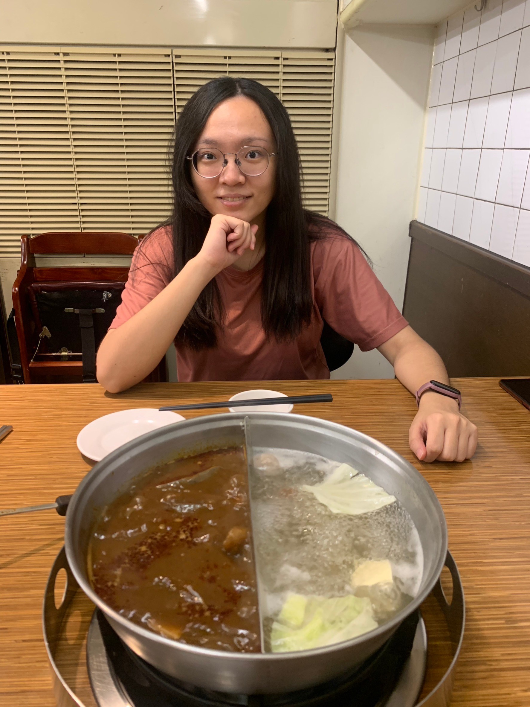 與小均的詹記麻辣鍋初體驗，散步體育場外消食，好撐的扶住肚肚