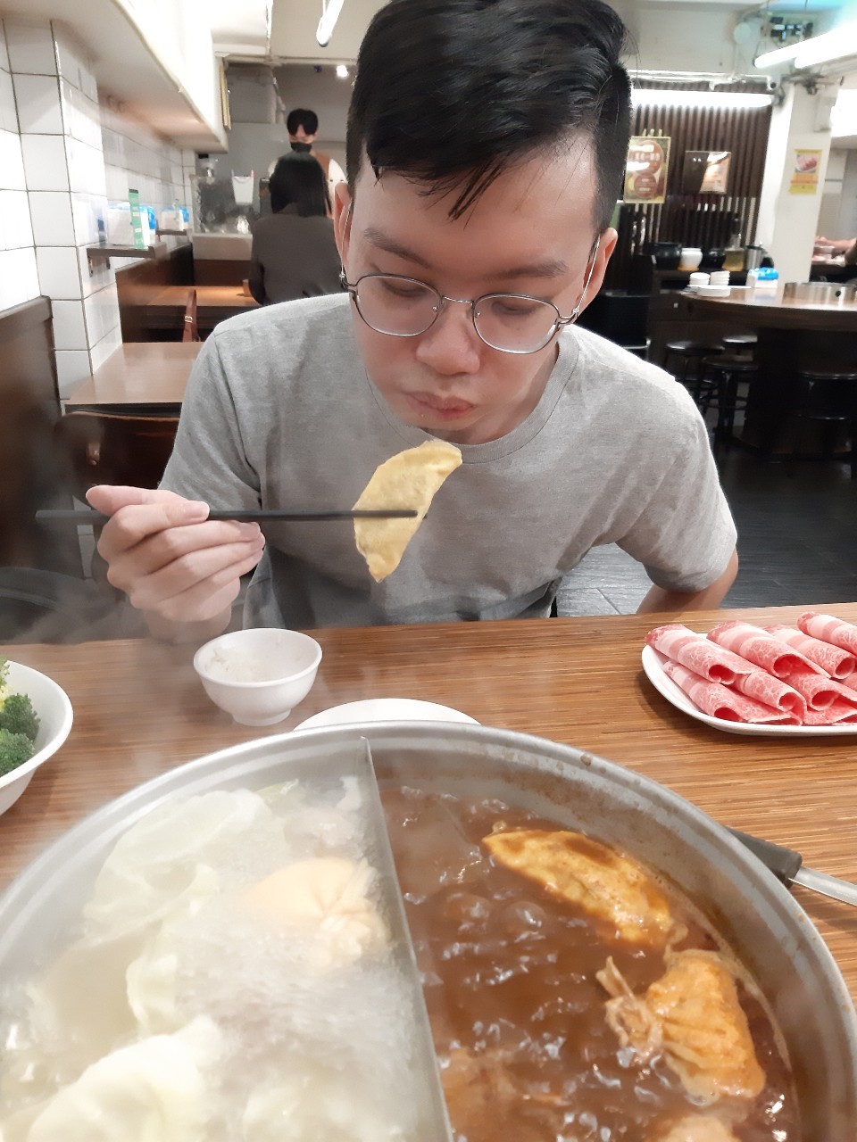 與小均的詹記麻辣鍋初體驗，散步體育場外消食，好撐的扶住肚肚