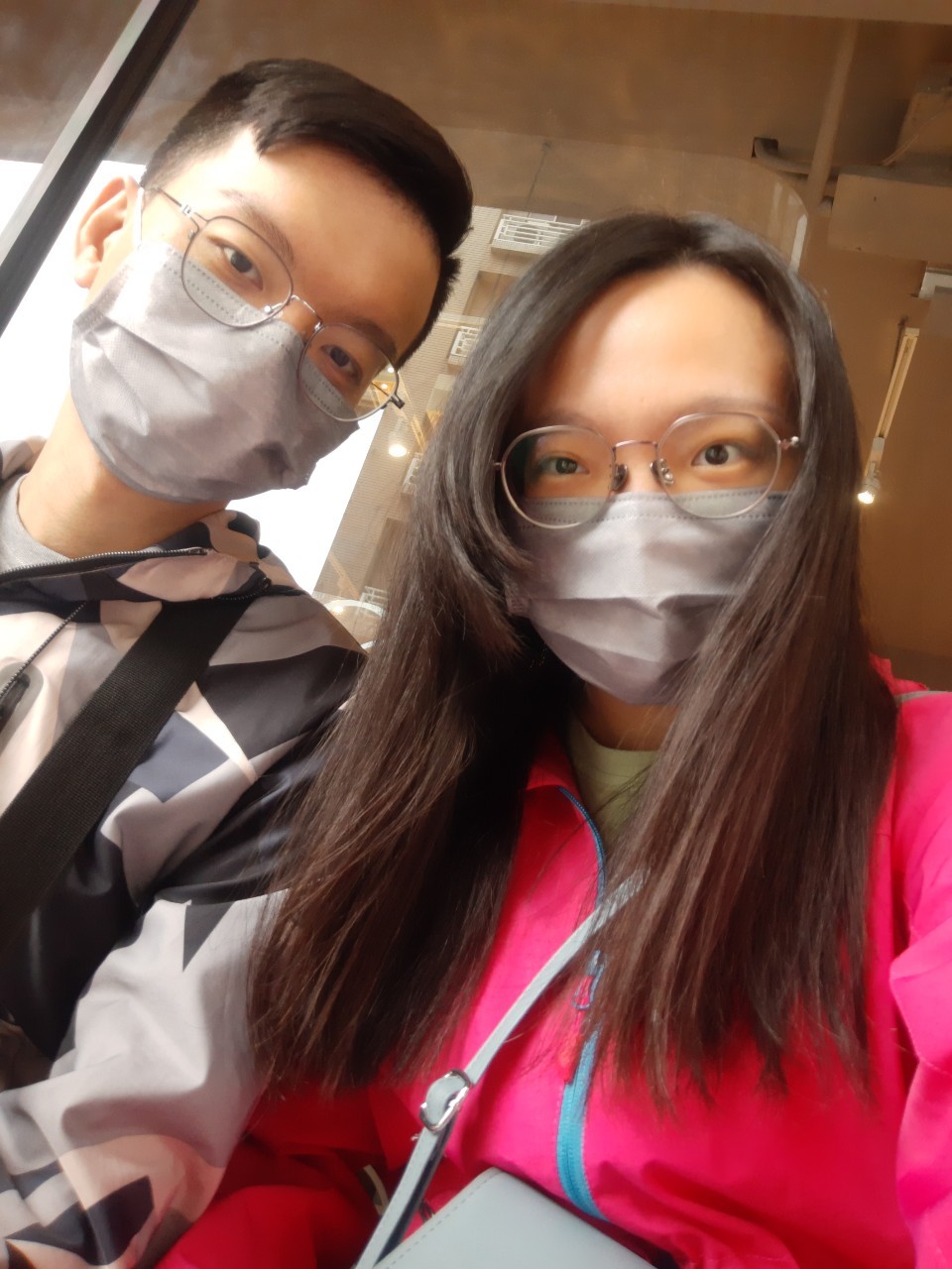 與小均吃爭鮮，逛全聯，整理床底，煮晚餐番茄牛肉麵，清洗飲水機