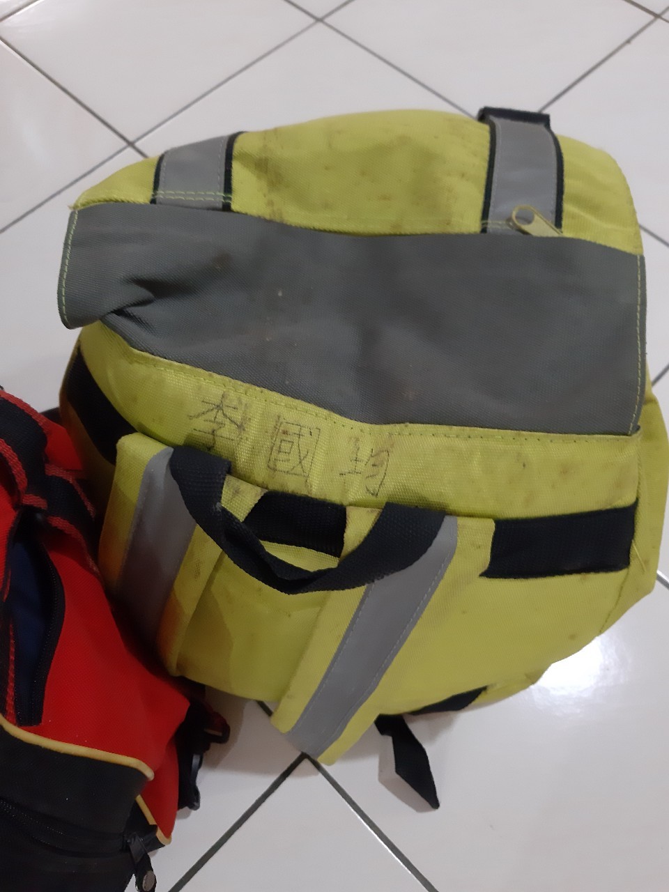 與小均吃爭鮮，逛全聯，整理床底，煮晚餐番茄牛肉麵，清洗飲水機