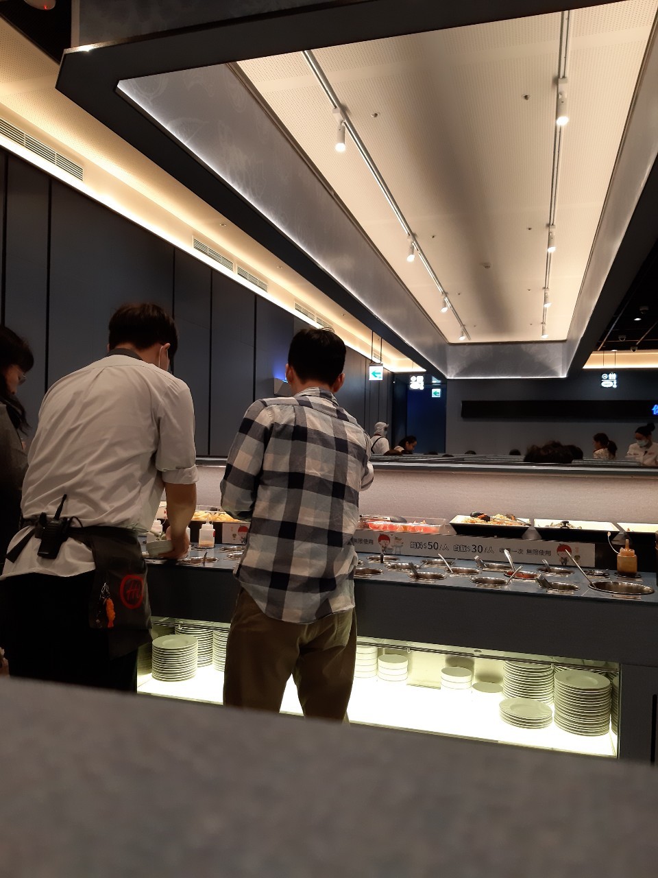 小均開車接下班，二訪宏匯海底撈，uniqlo買小金魚衣服