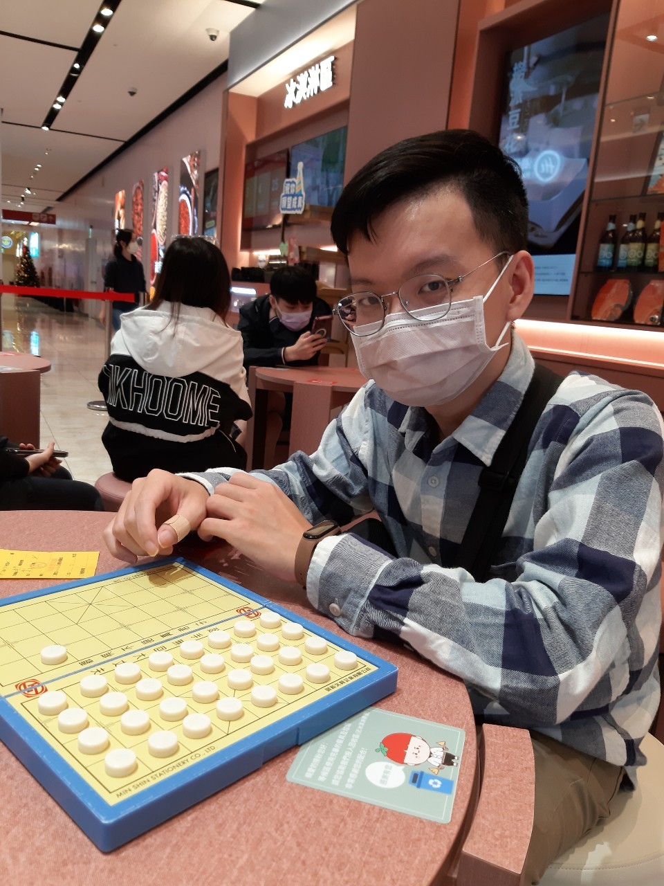 小均開車接下班，二訪宏匯海底撈，uniqlo買小金魚衣服