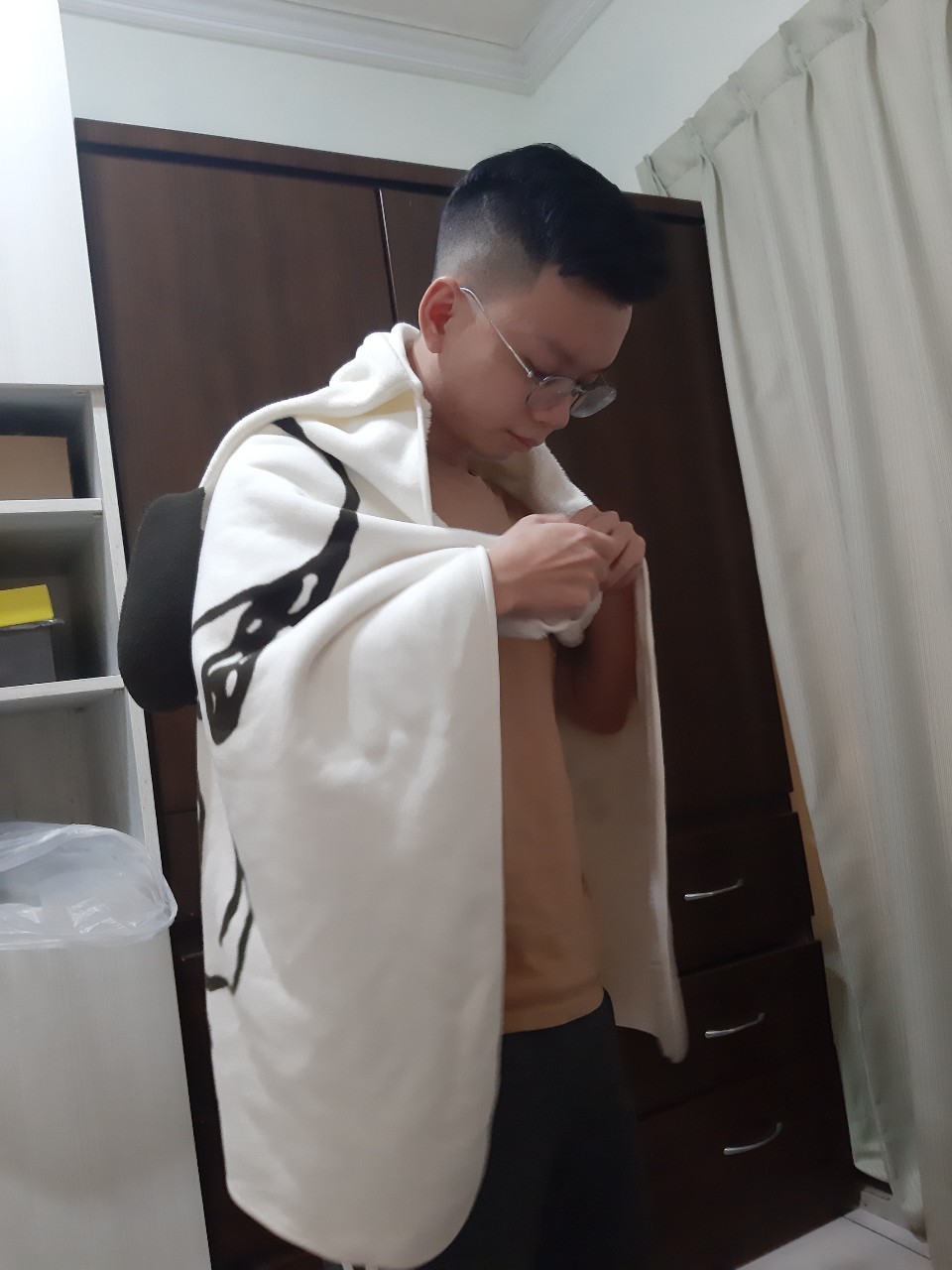 小均剪髮後接生理假小金魚，爆睡爆吃，小均煮水餃味噌湯，開車送回家好滋潤