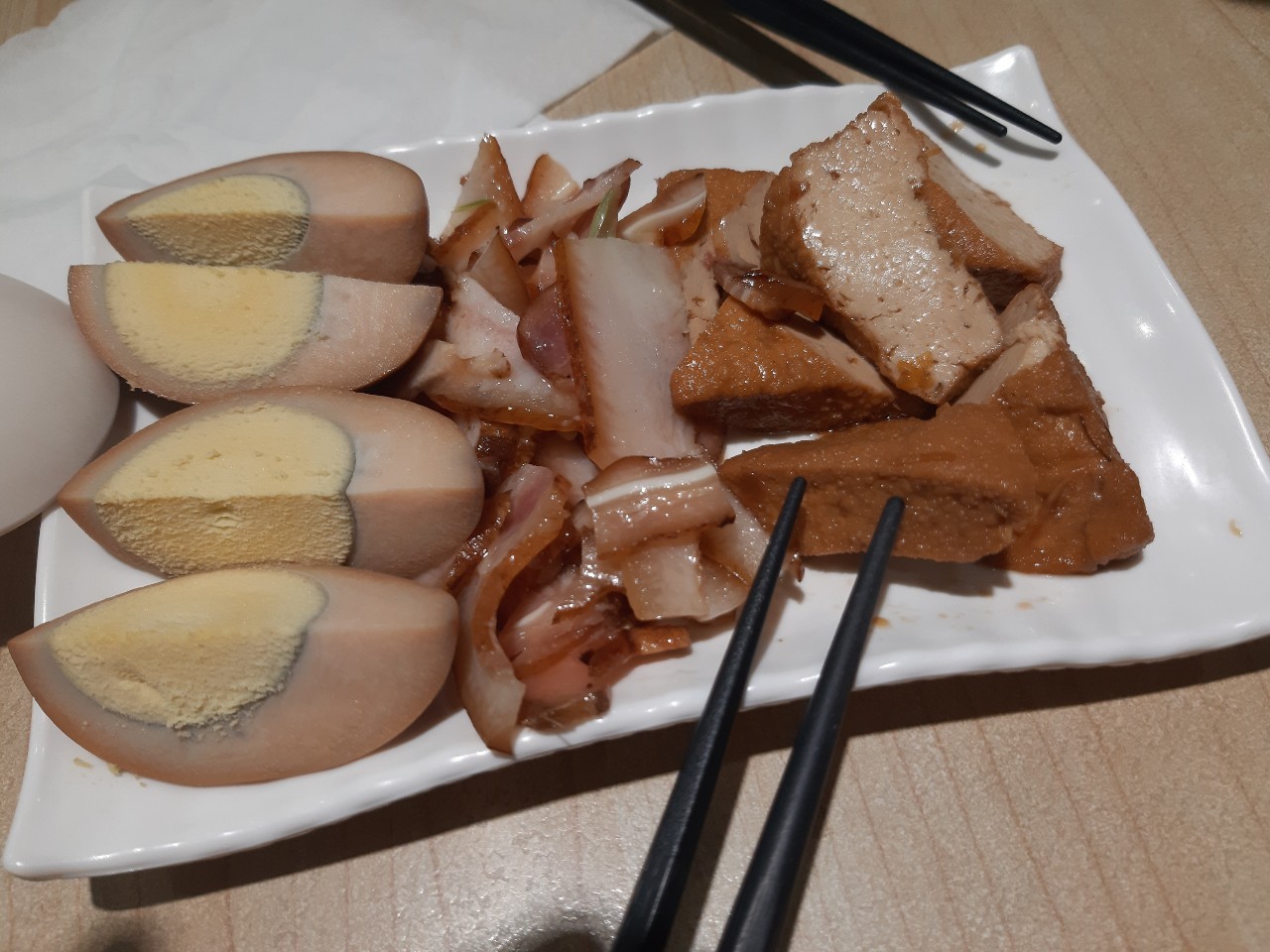 吃享食，小均開車帶小金魚去桃園找靜學妹，逛桃園新總圖，竹林山觀音寺，吃老占元